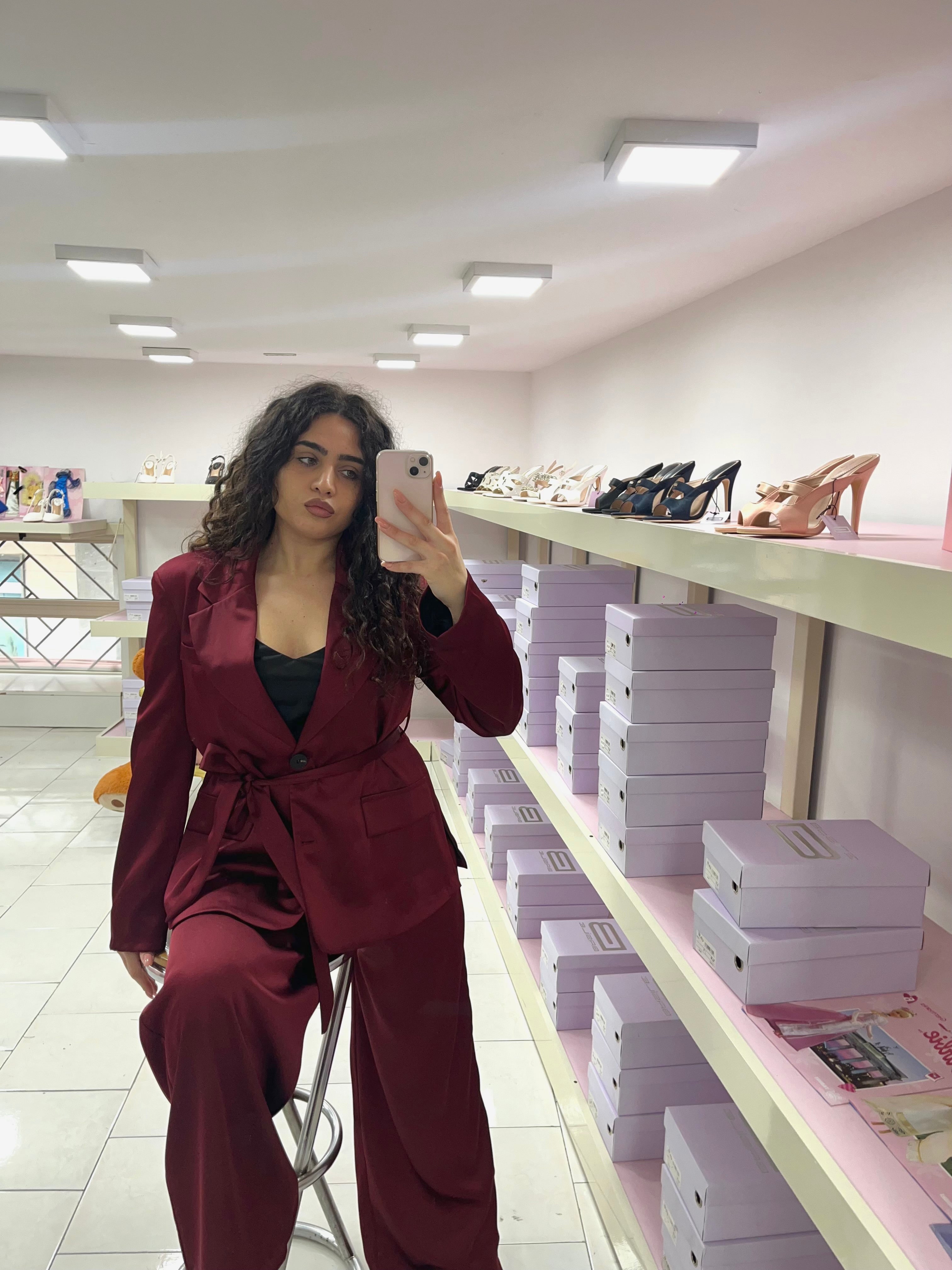 Tailleur in raso bordó