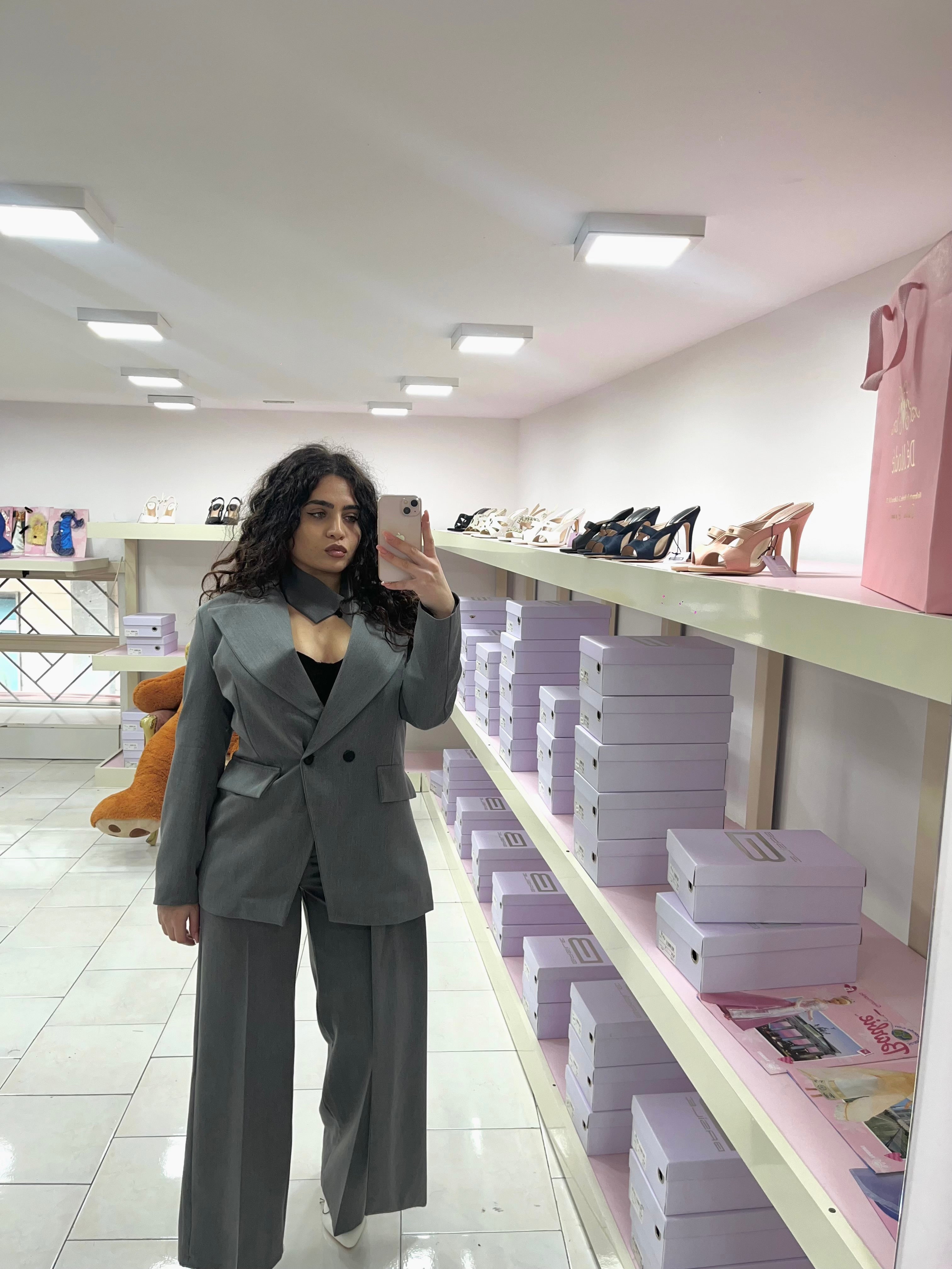 Tailleur con dettaglio