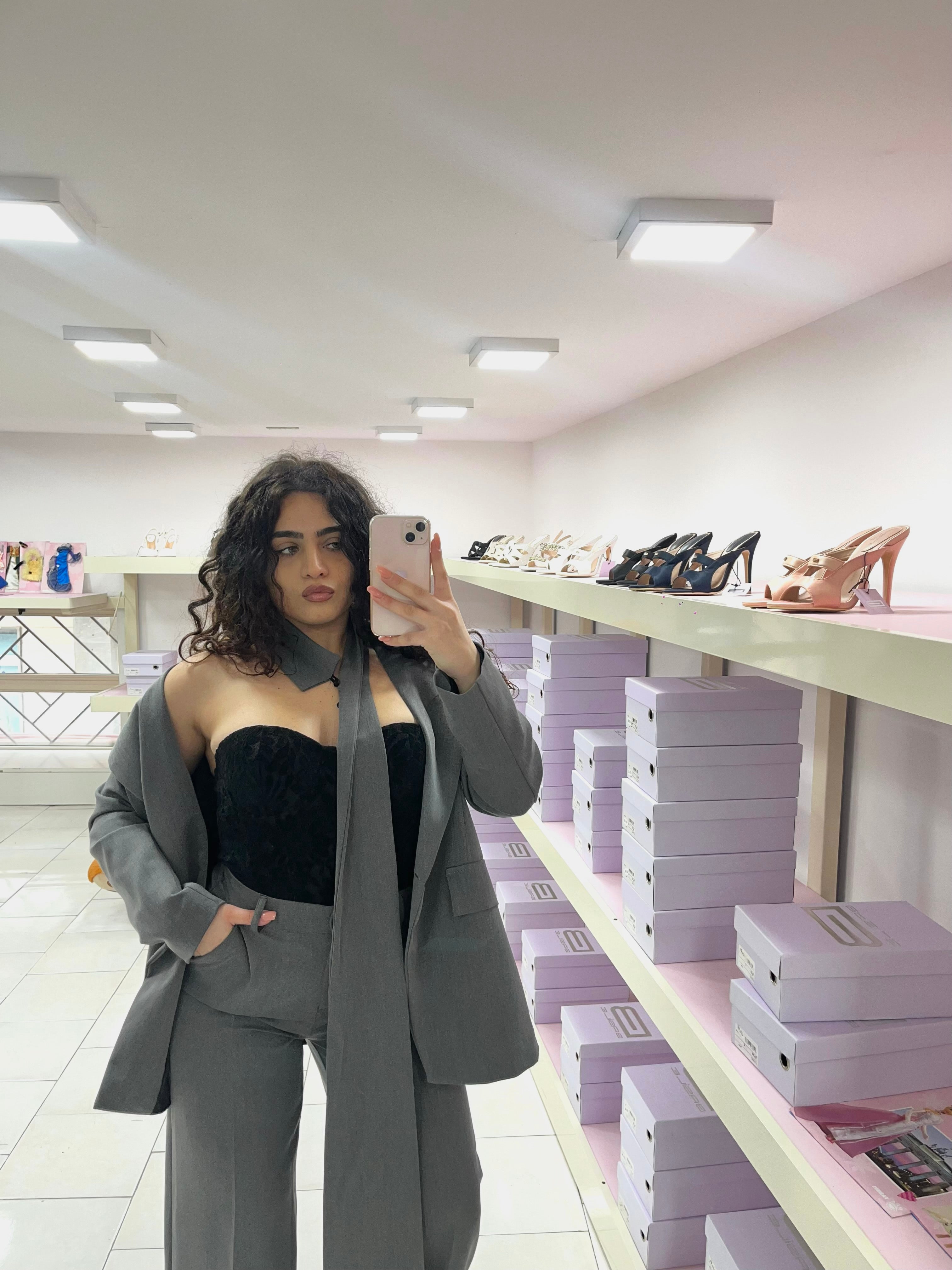 Tailleur con dettaglio