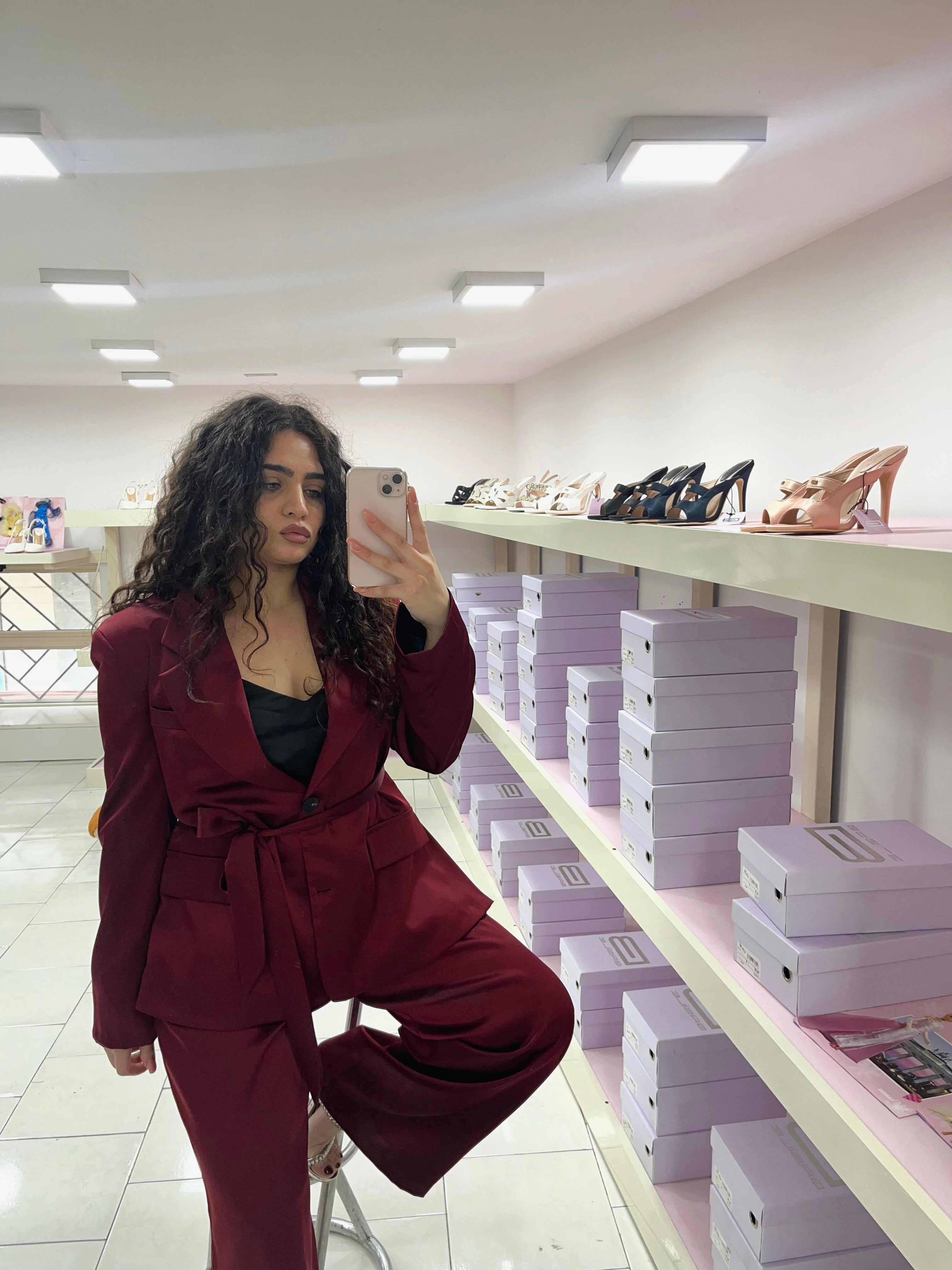 Tailleur in raso bordó