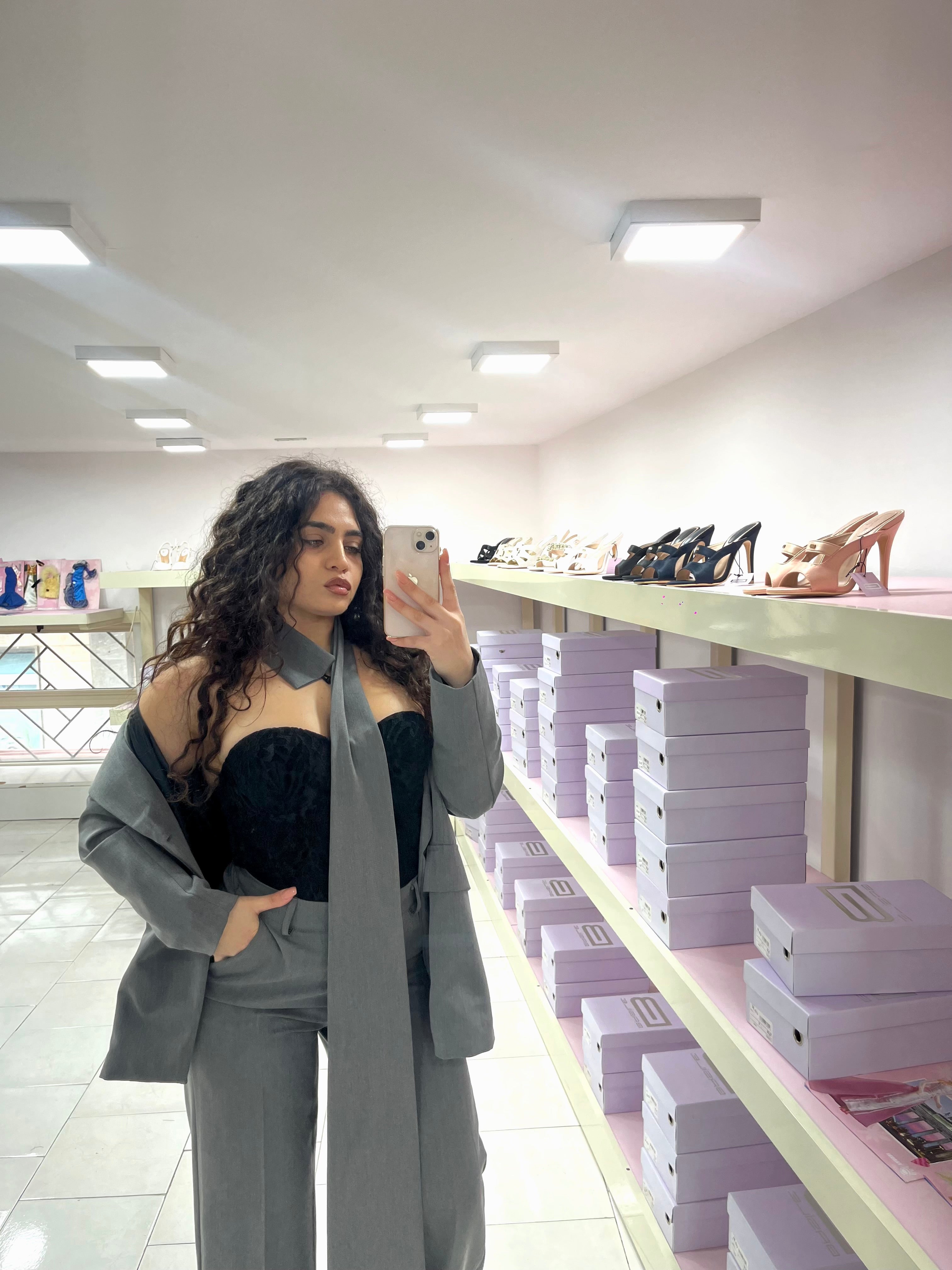 Tailleur con dettaglio